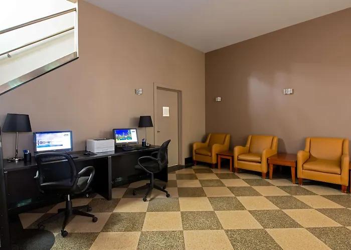 Travelodge By Wyndham Downtown Hotel