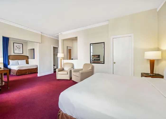 Travelodge By Wyndham Downtown Hotel