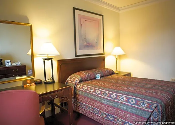 Travelodge By Wyndham Downtown Hotel