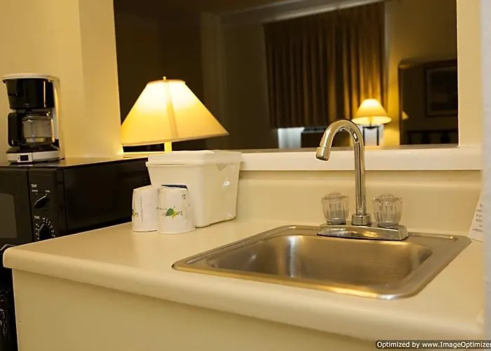 Hotel Travelodge By Wyndham Downtown 2*